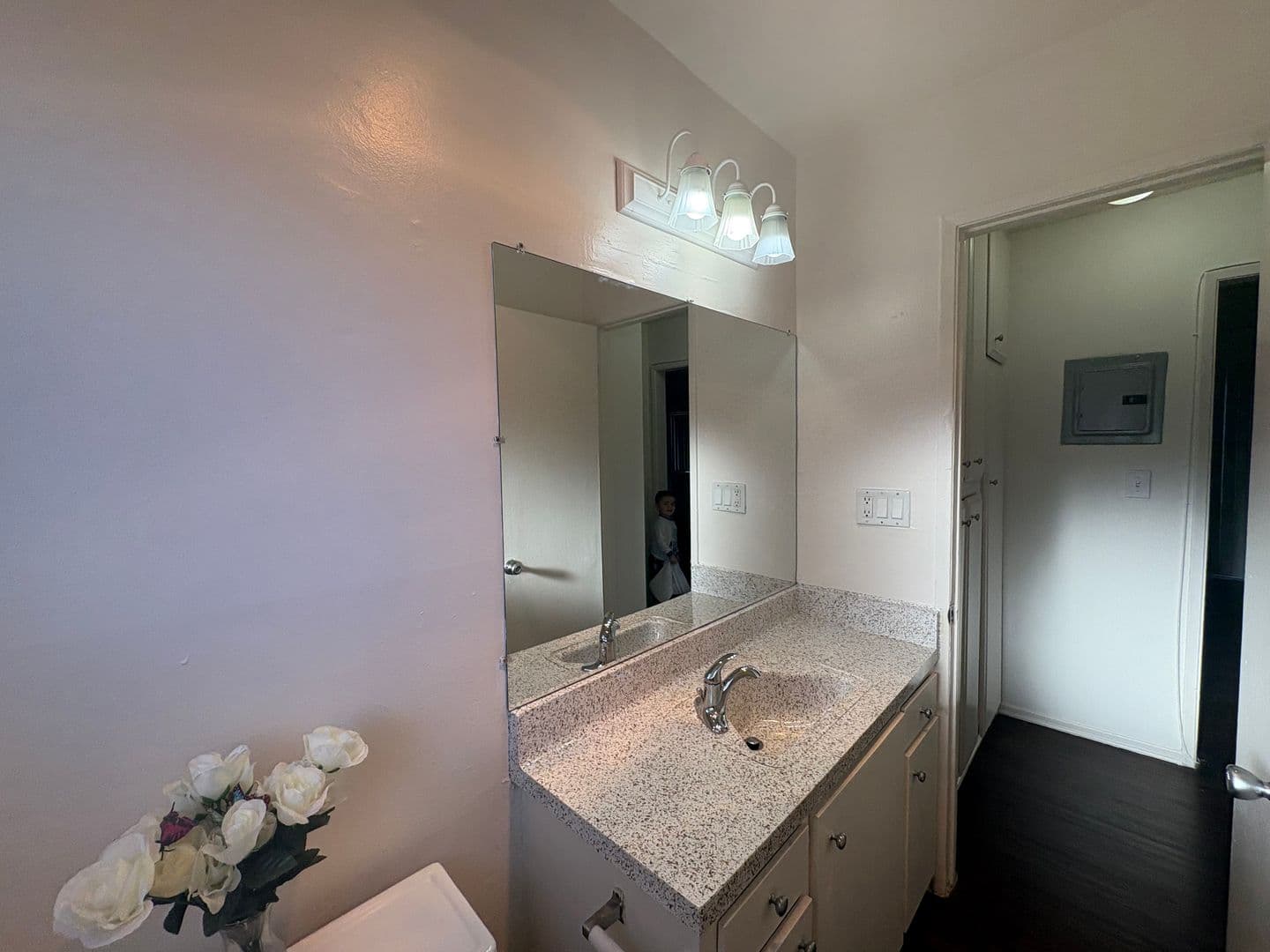 San Fernando Apartment: 650 Glenoaks Boulevard