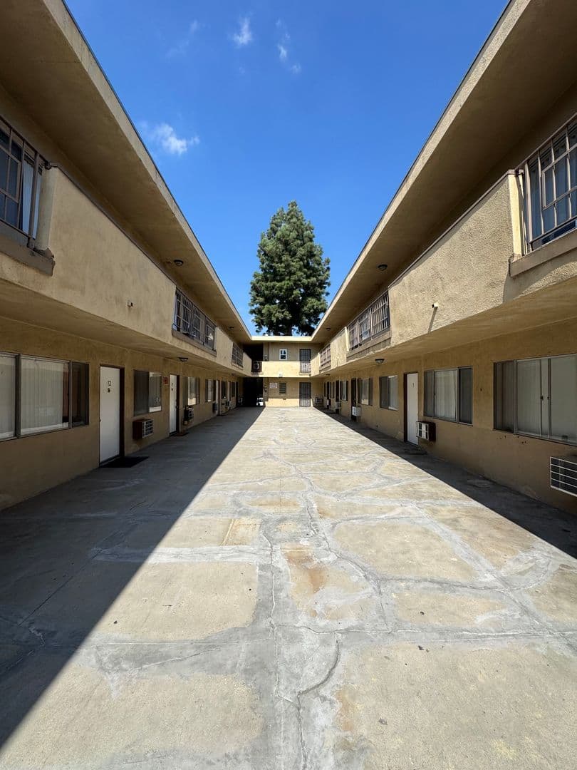 Glendale Apartment: 120 E Chestnut St