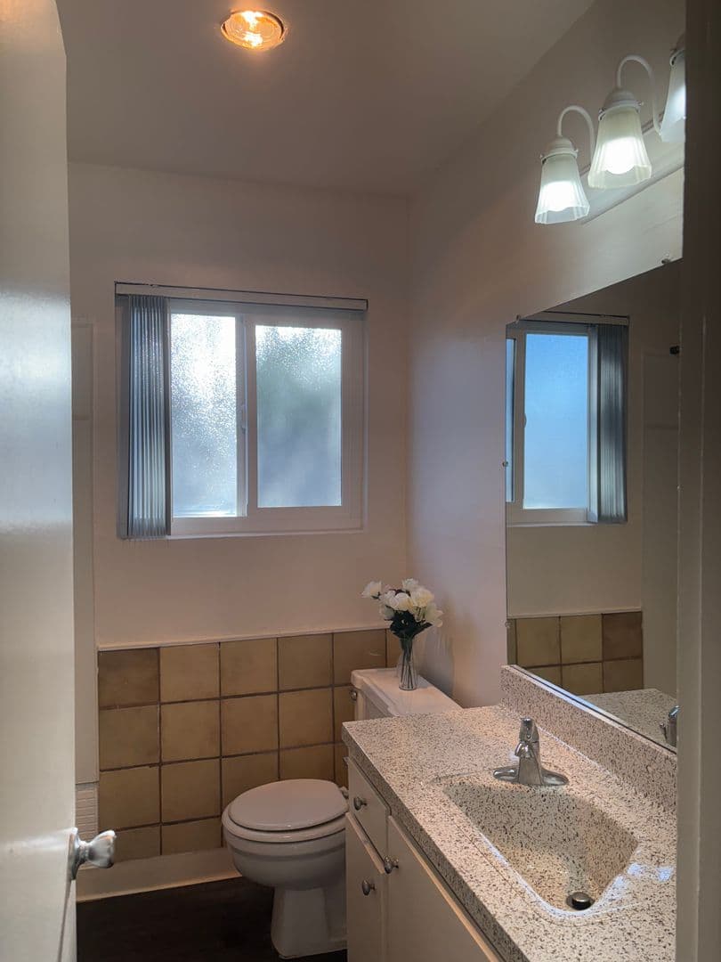 San Fernando Apartment: 650 Glenoaks Boulevard