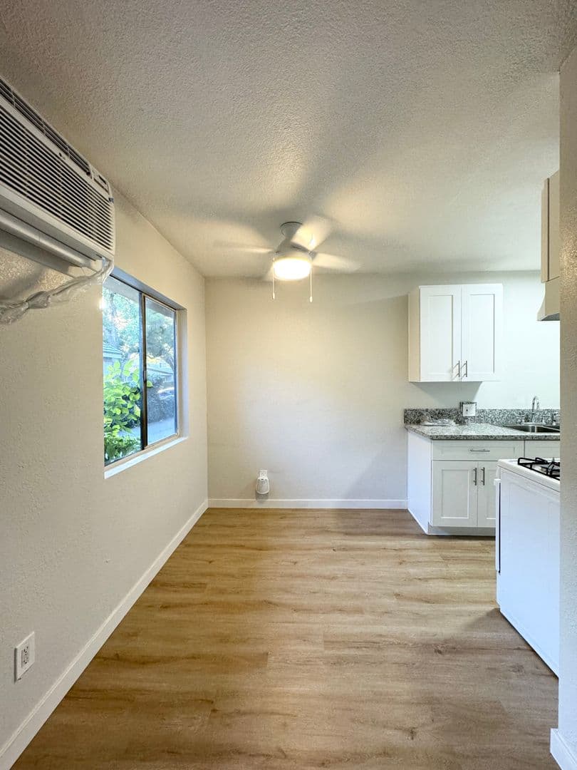 Pasadena Apartment: 80 N. Bonnie Avenue