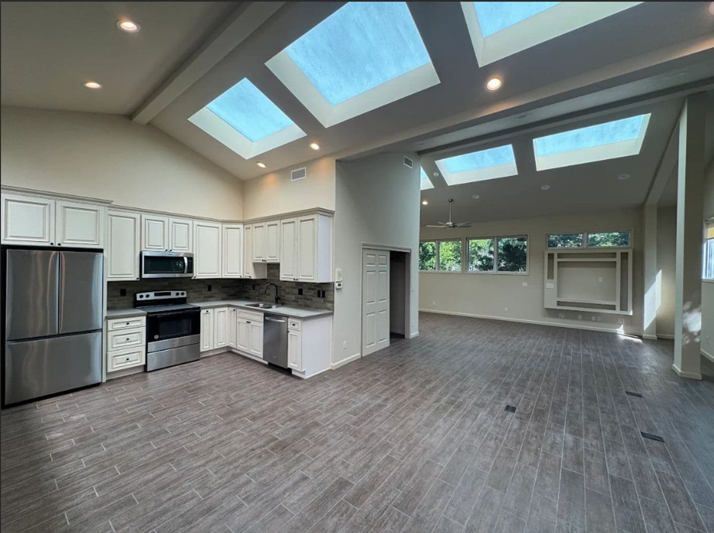 Los Angeles Apartment: 751 N. Harper Ave.