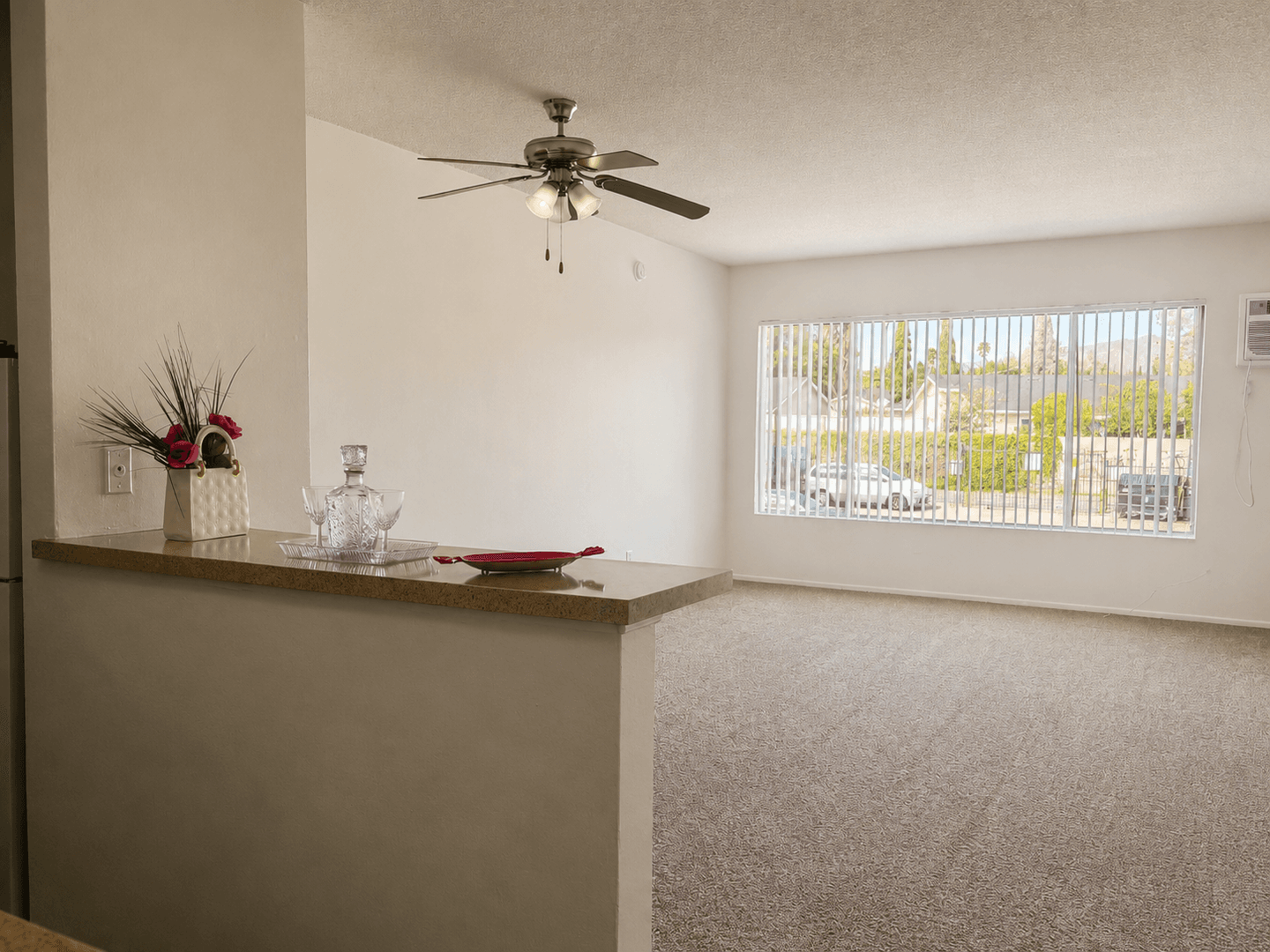 Los Angeles Apartment: 15537 Nordhoff St