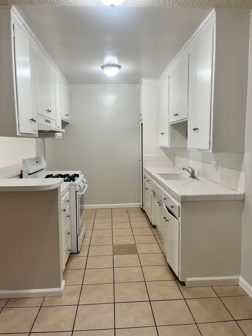 Pasadena Apartment: 425 N. Garfield Ave