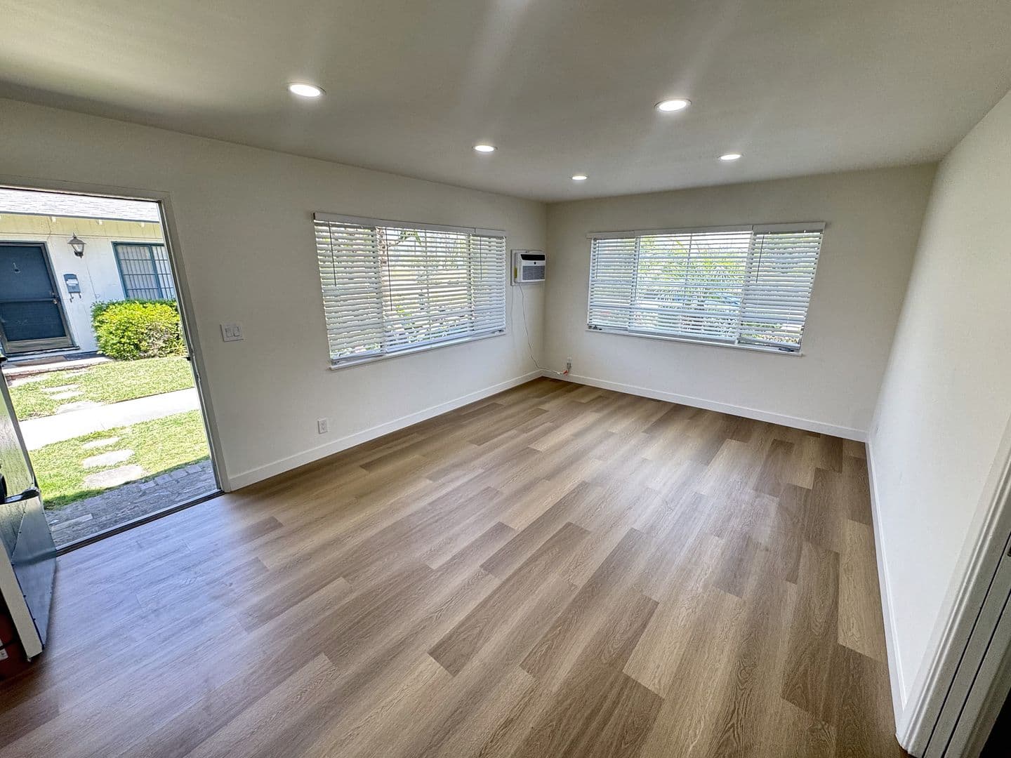 Arcadia Apartment: 441-445 S. Baldwin Ave.