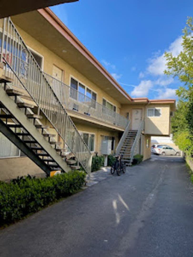 Pasadena Apartment: 425 N. Garfield Ave