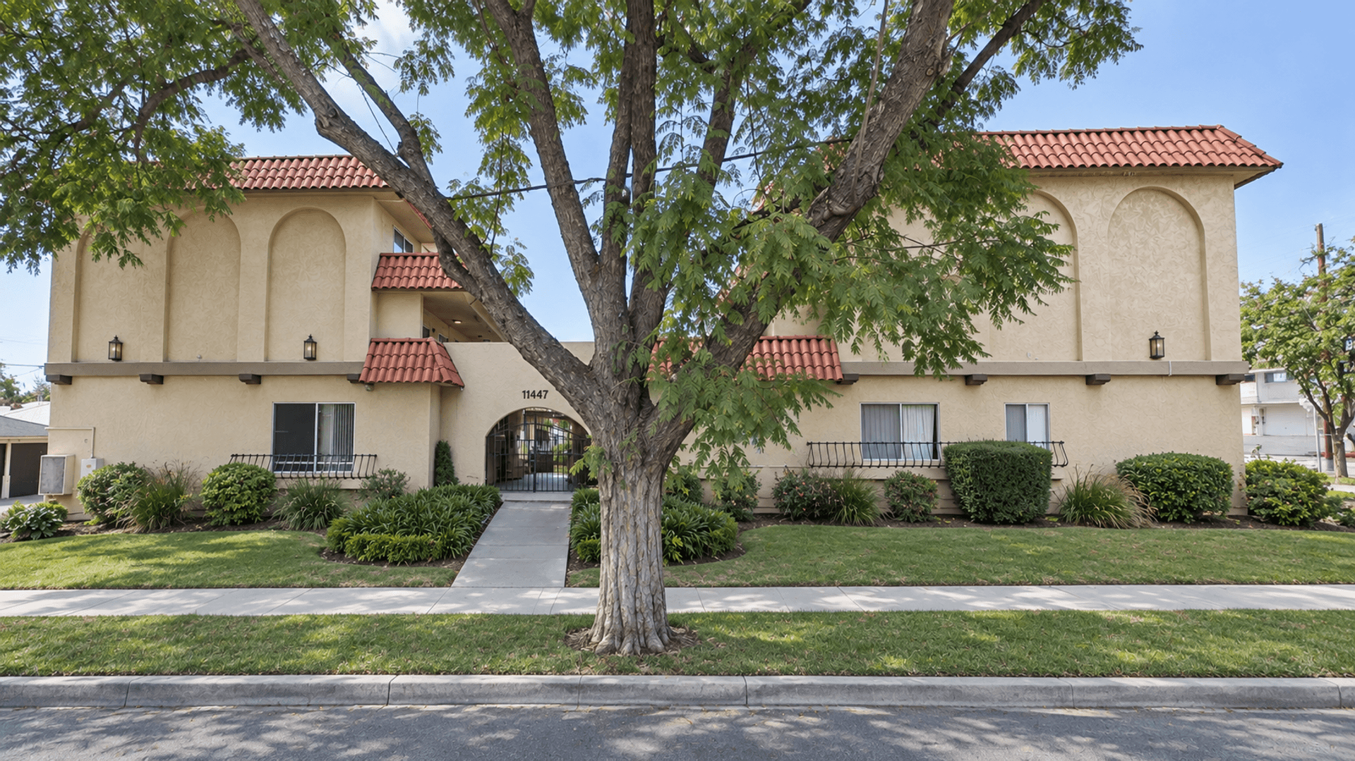 Whittier Apartment: 11447 Broadway