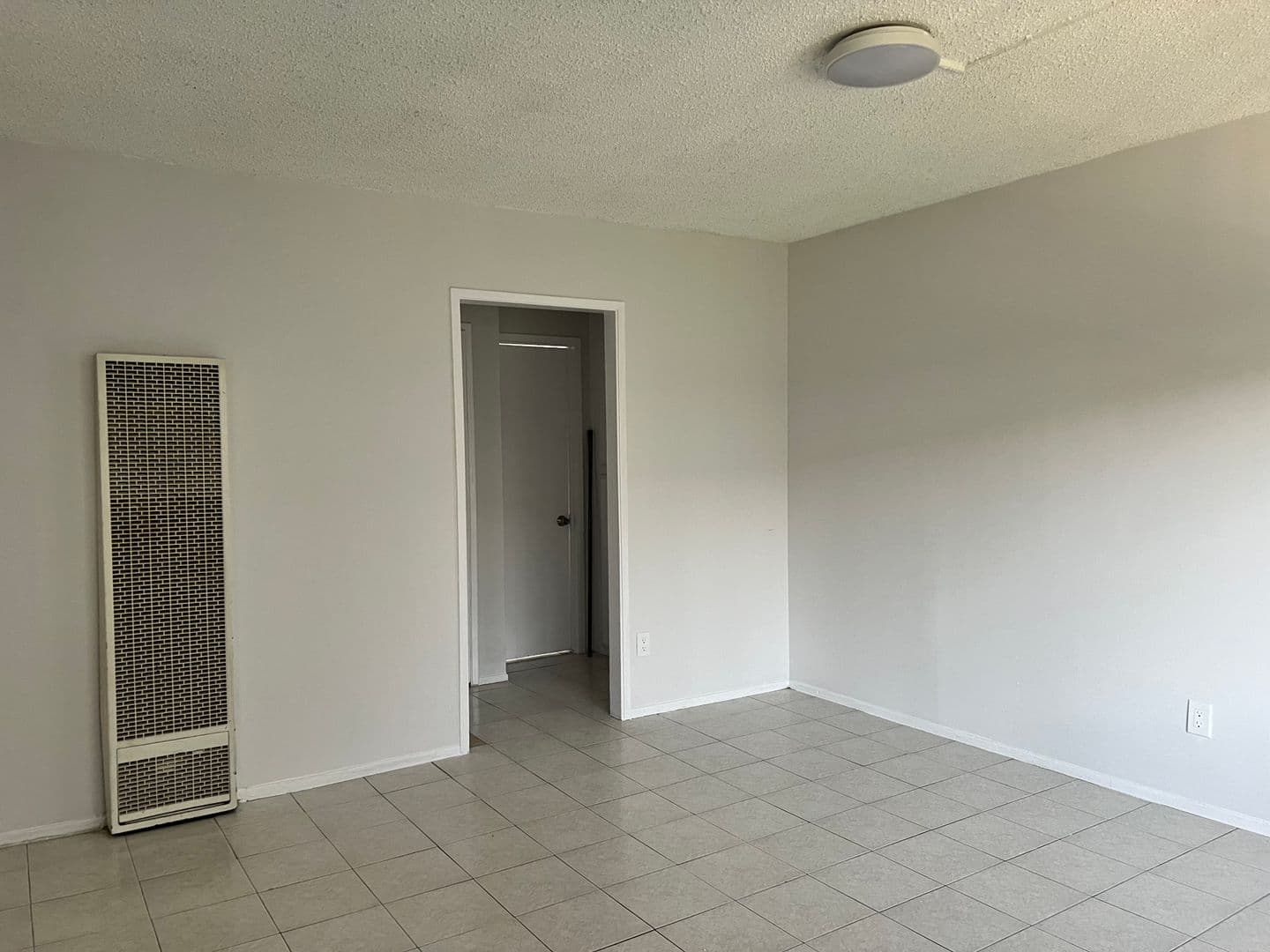 San Fernando Apartment: 650 Glenoaks Boulevard