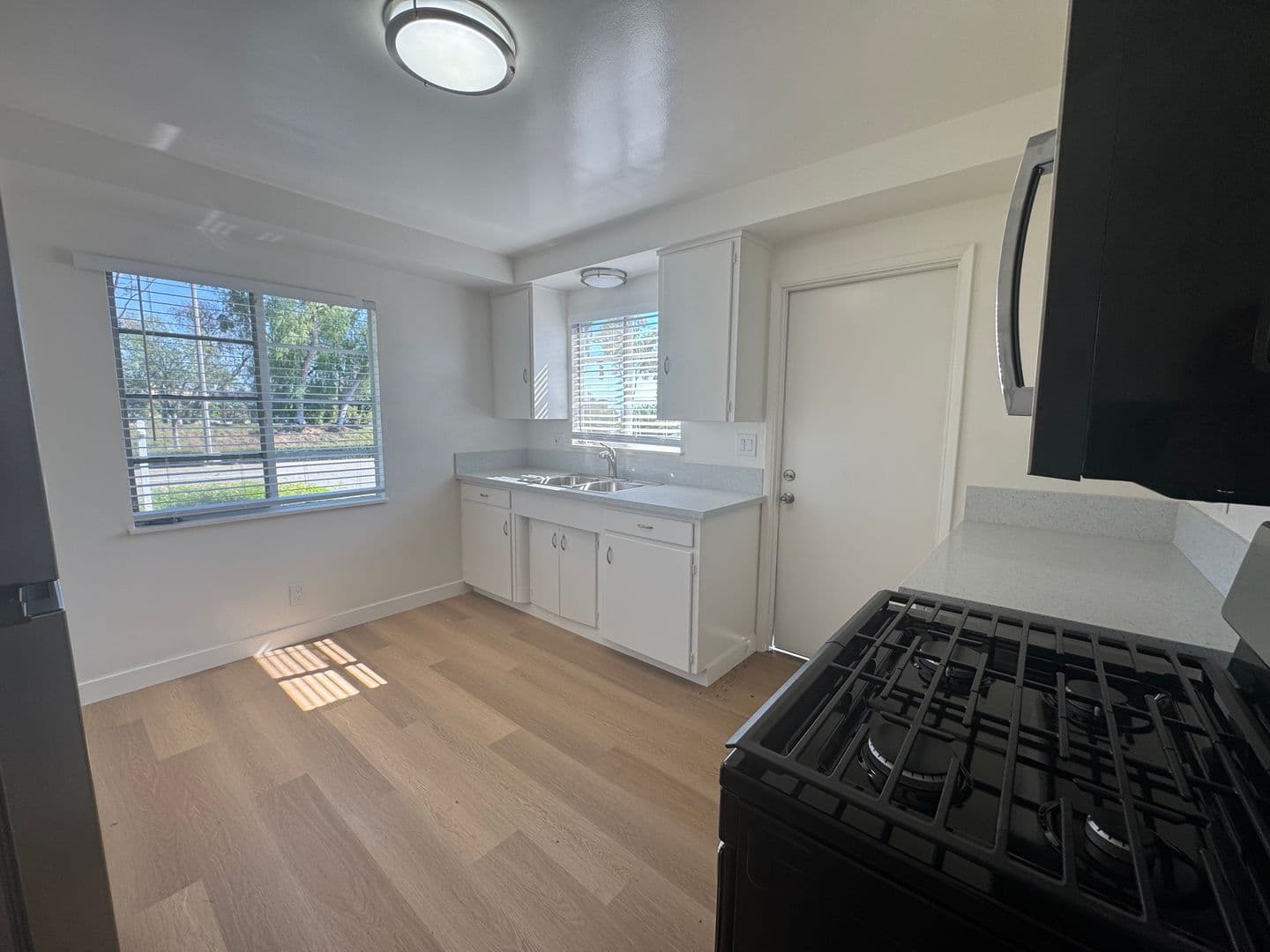 Arcadia Apartment: 441-445 S. Baldwin Ave.