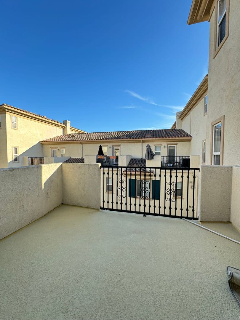 Pasadena Apartment: 616 E. Walnut Street