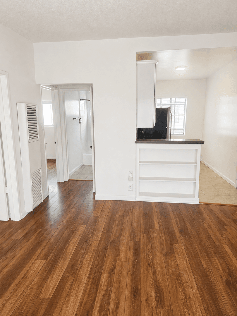 Los Angeles Apartment: 2278 W. Adams Blvd.