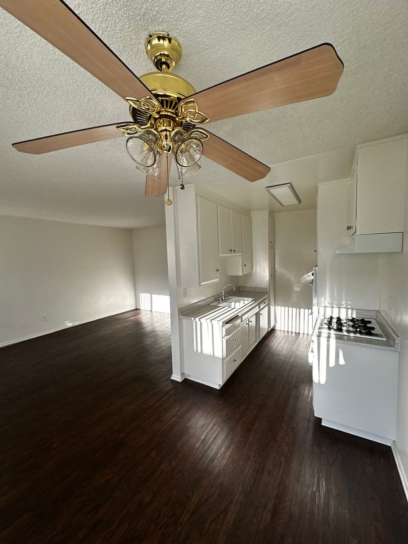Glendale Apartment: 120 E Chestnut St
