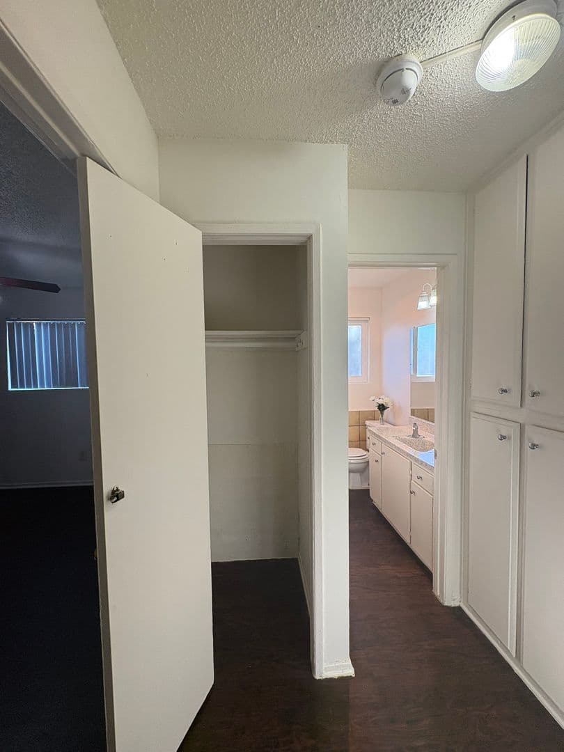 San Fernando Apartment: 650 Glenoaks Boulevard