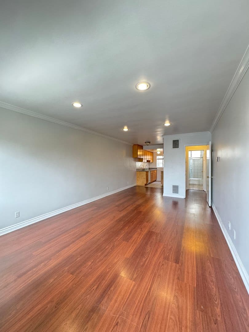 Glendale Apartment: 1332 E Broadway
