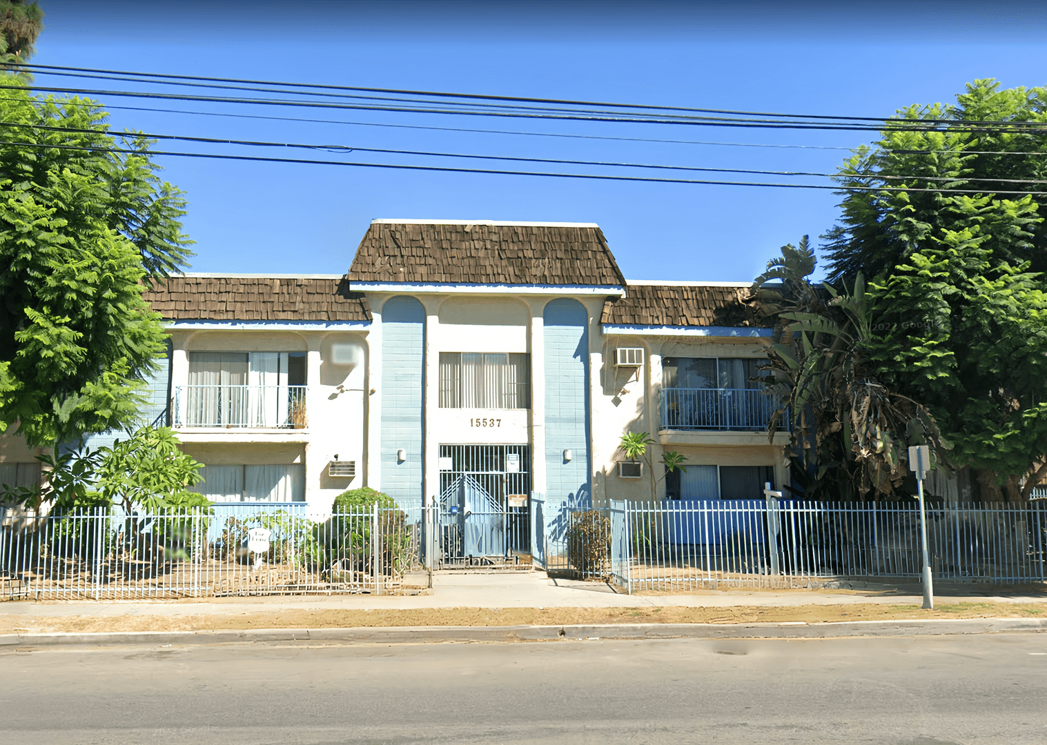 Los Angeles Apartment: 15537 Nordhoff St