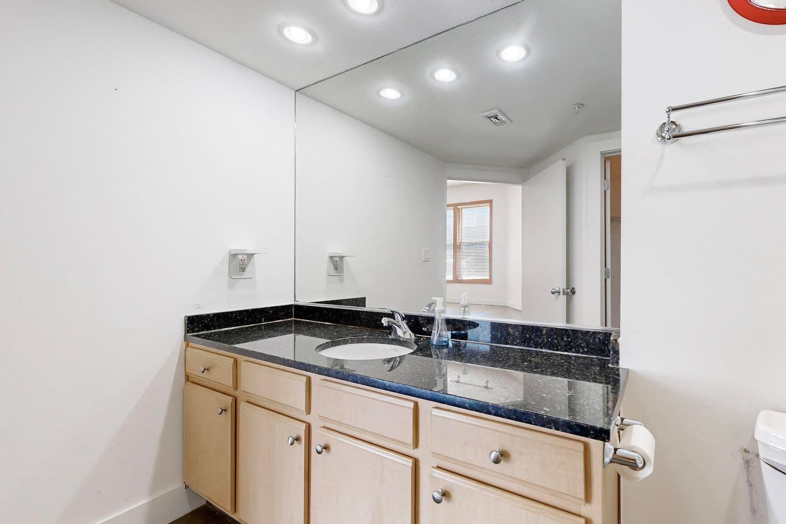 Dallas Condo: 2502 Live Oak  St.