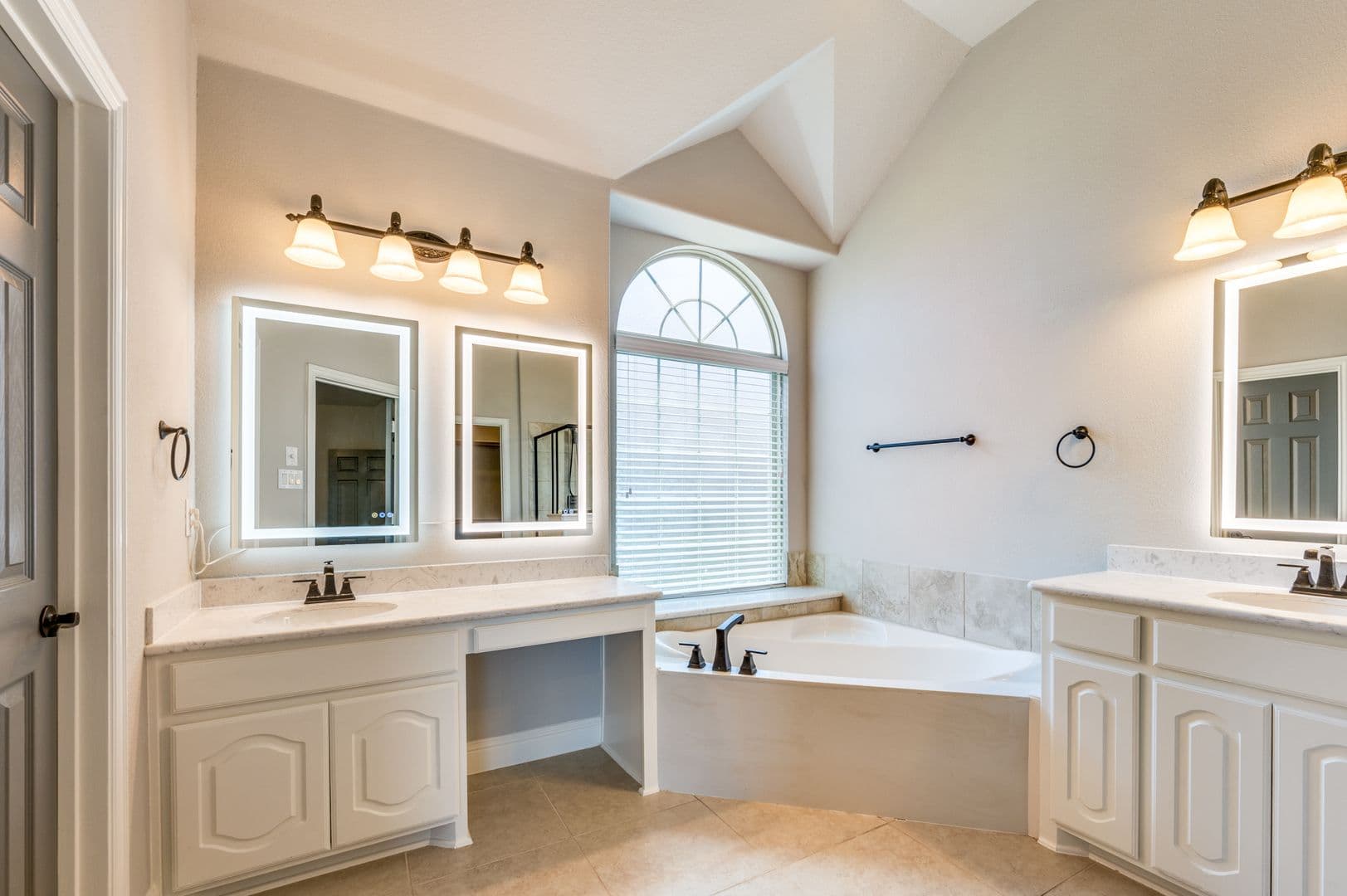 Grand Prairie House: 2812 Pino