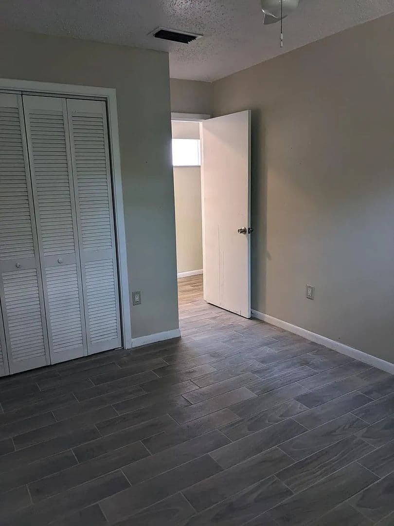 Port Richey Apartment: 5847 Sun Glo Avenue