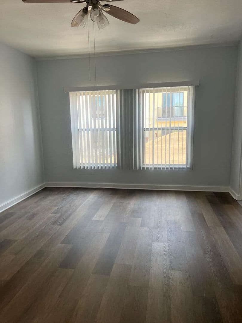 Glendale Apartment: 209 West Elk