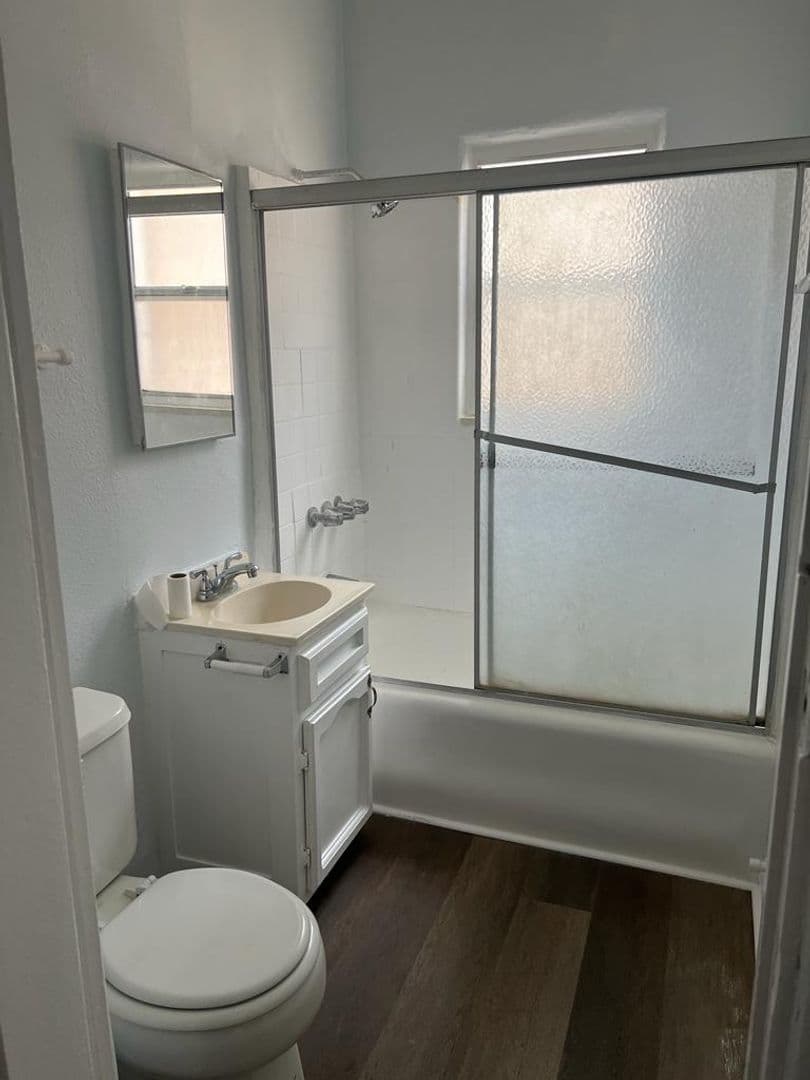 Glendale Apartment: 209 West Elk
