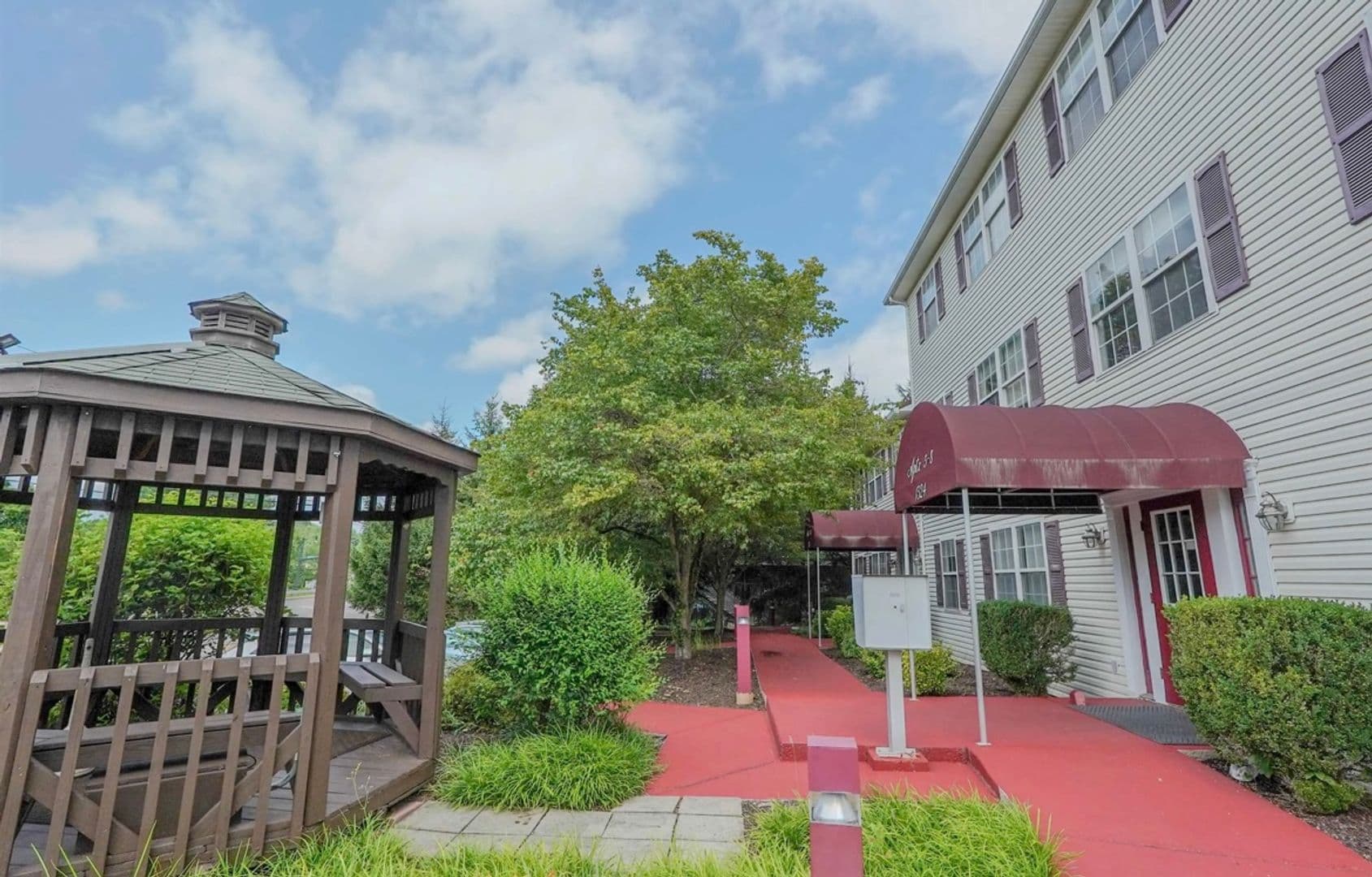 Blacksburg Apartment: 1324 North Main Street