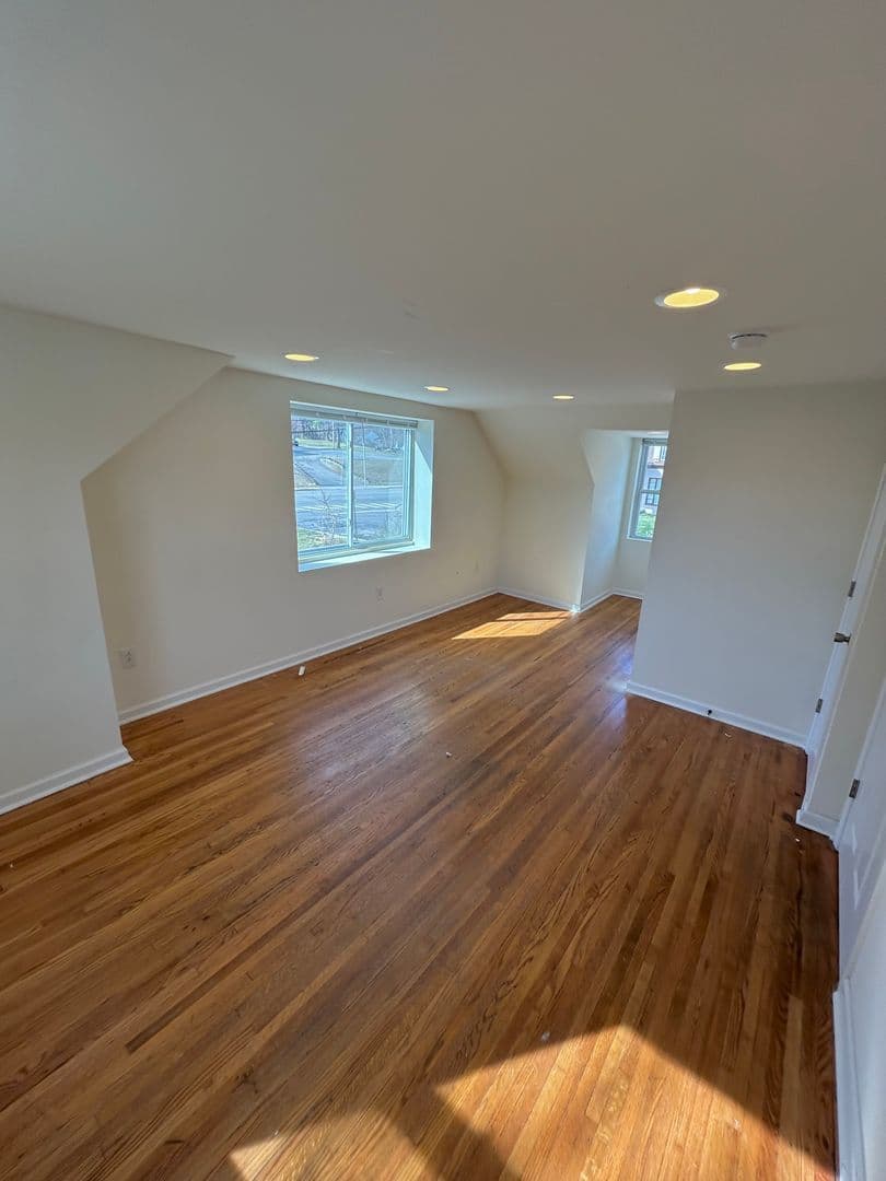 Blacksburg House: 102 Lucas Dr