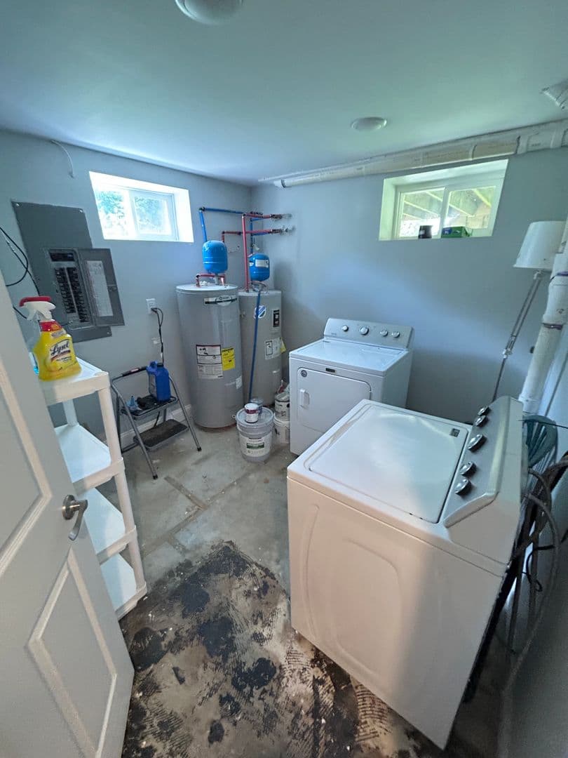 Blacksburg House: 301 Patrick Henry Dr