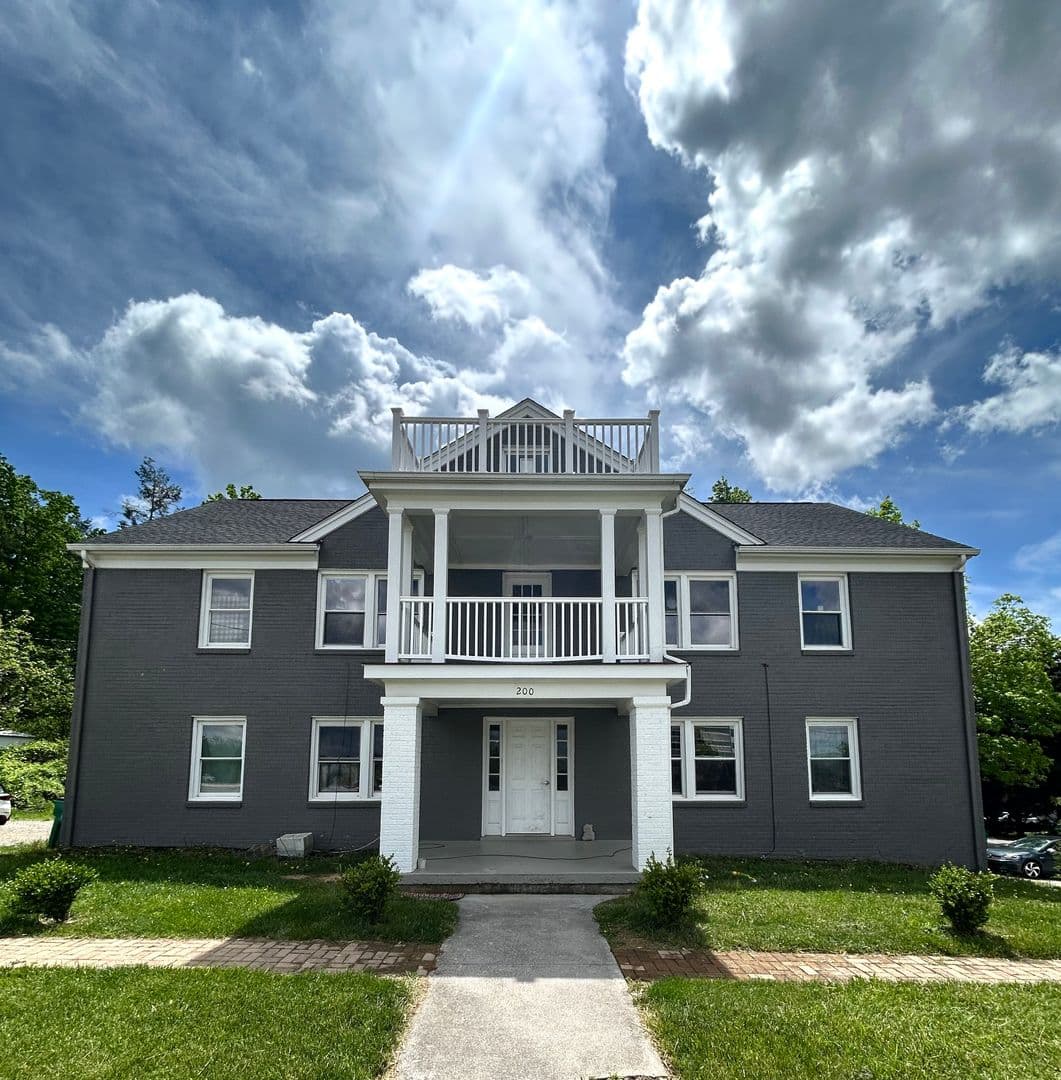 Blacksburg Apartment: 200 Eheart St SE
