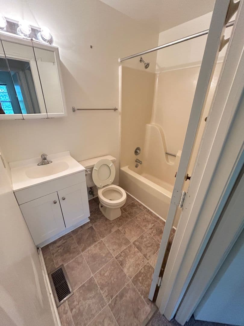 Blacksburg House: 304 Broce Drive