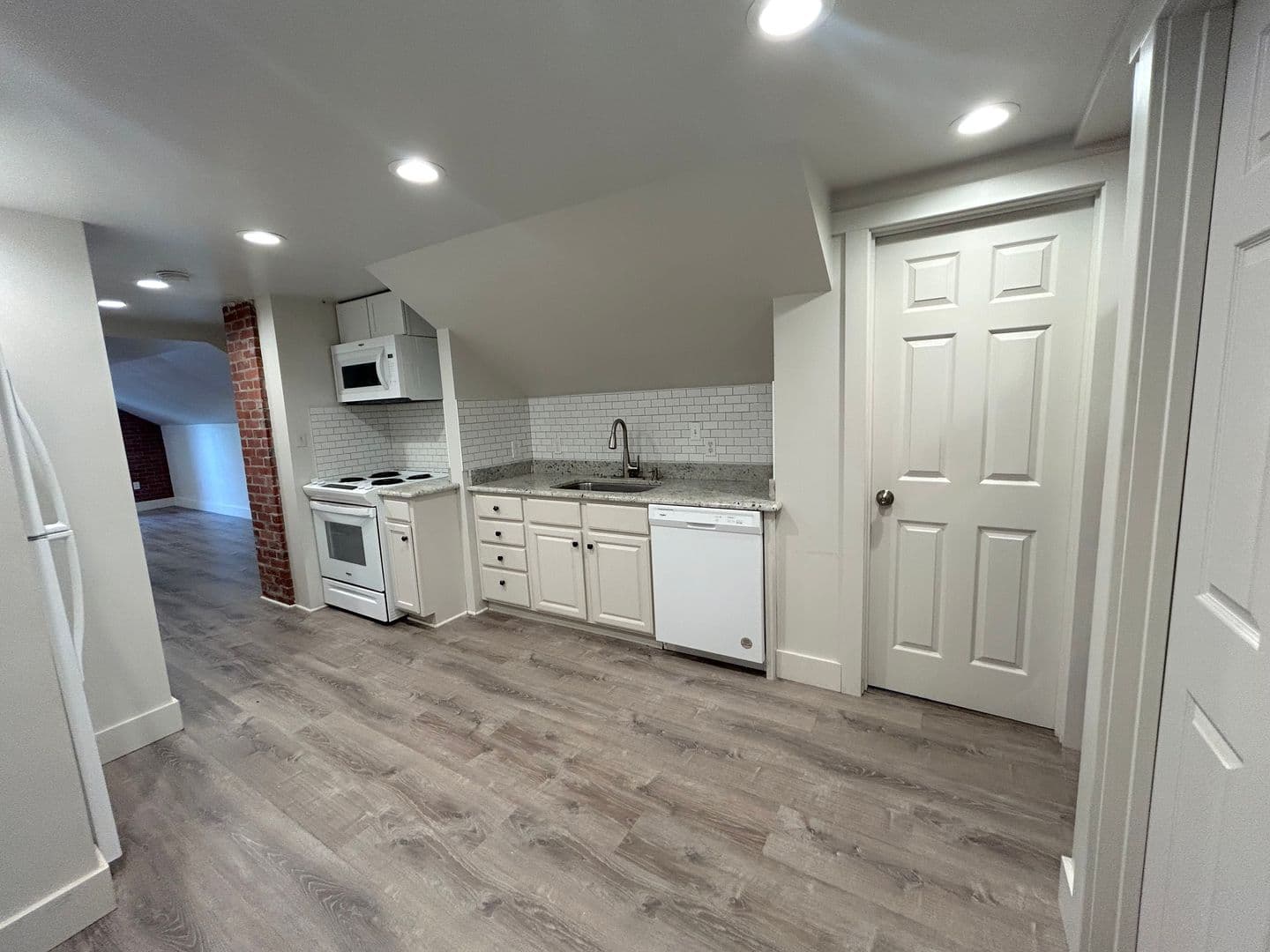 Blacksburg Apartment: 200 Eheart St SE