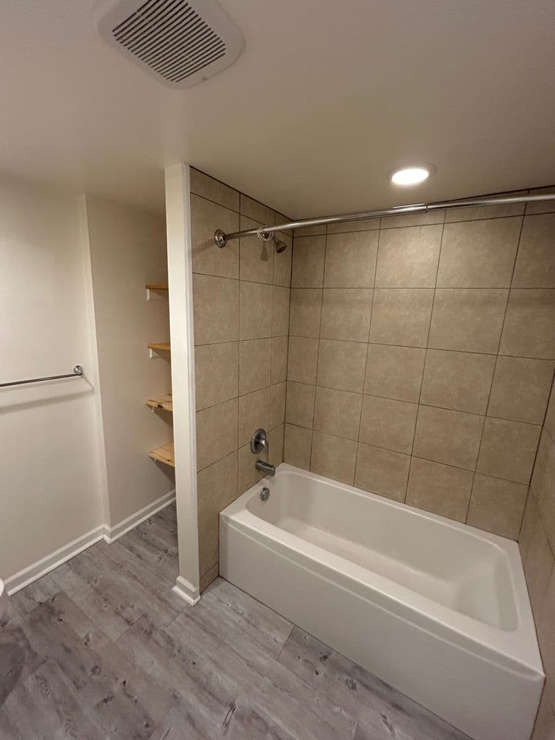 Blacksburg House: 102 Lucas Dr