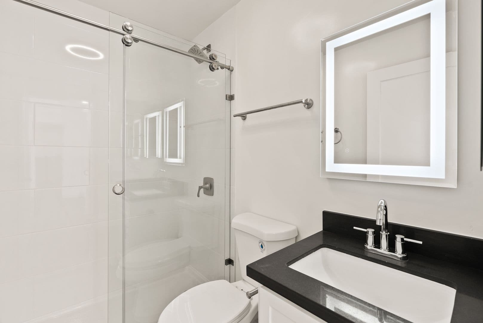 Lake Balboa Apartment: 16550 Vanowen Street