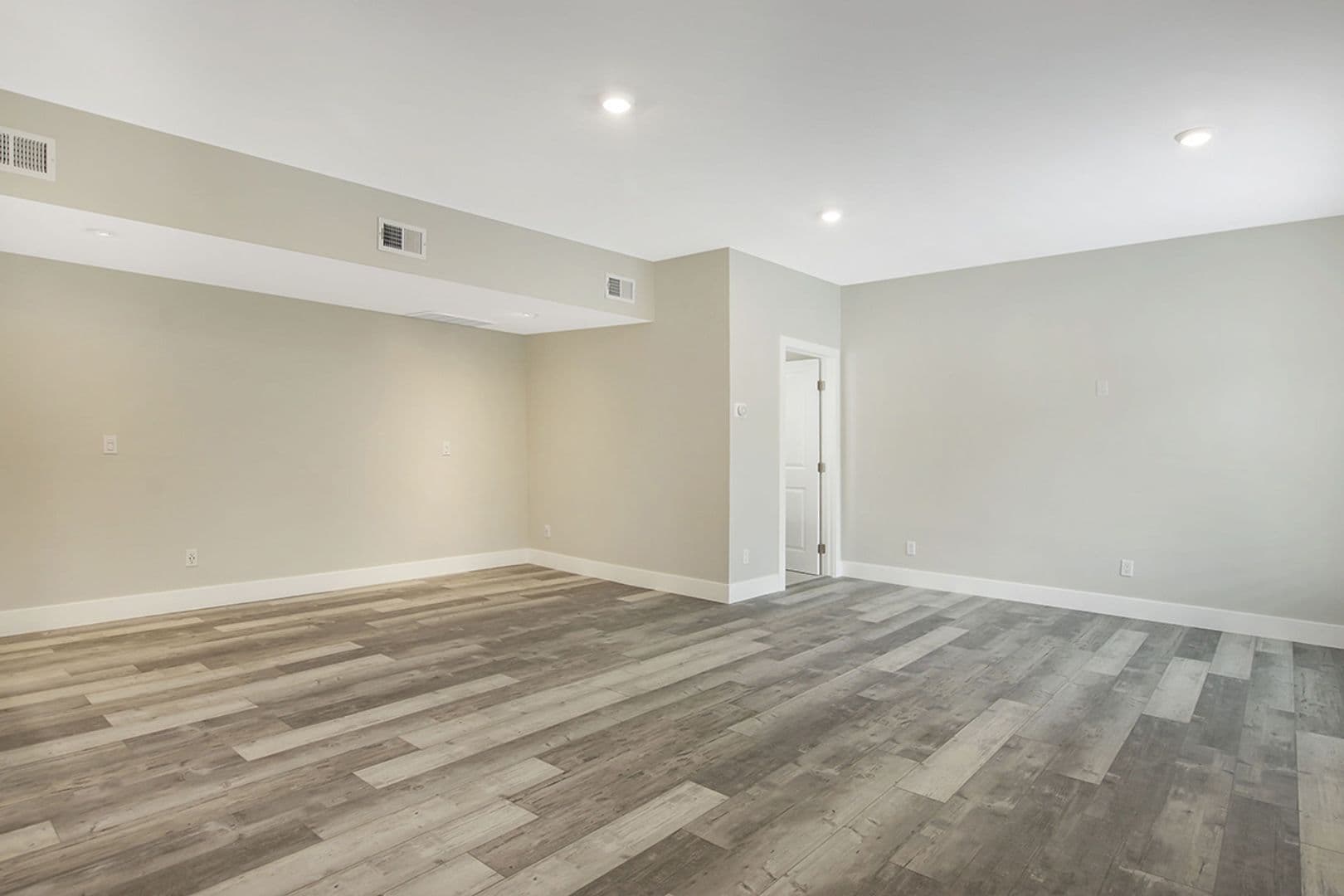 La Crescenta Apartment: 3000 Honolulu