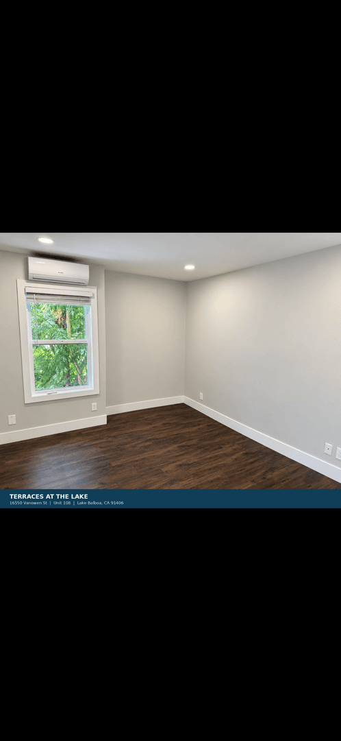Lake Balboa Apartment: 16550 Vanowen Street