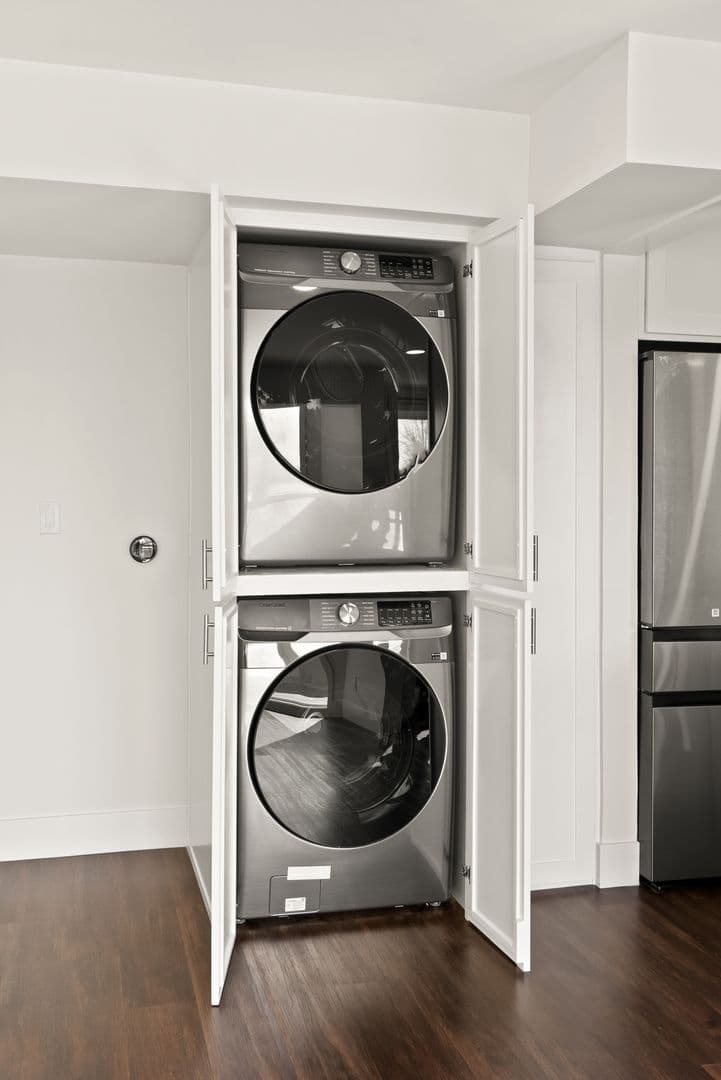 Lake Balboa Apartment: 16550 Vanowen Street