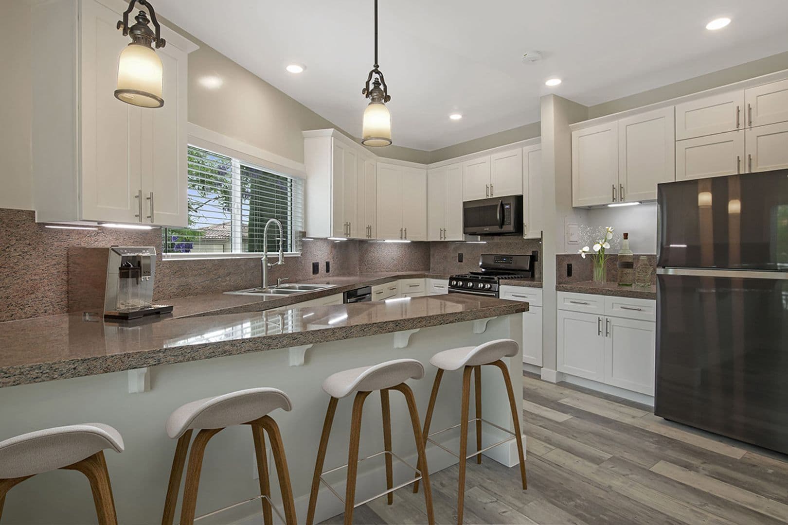 La Crescenta Apartment: 3000 Honolulu