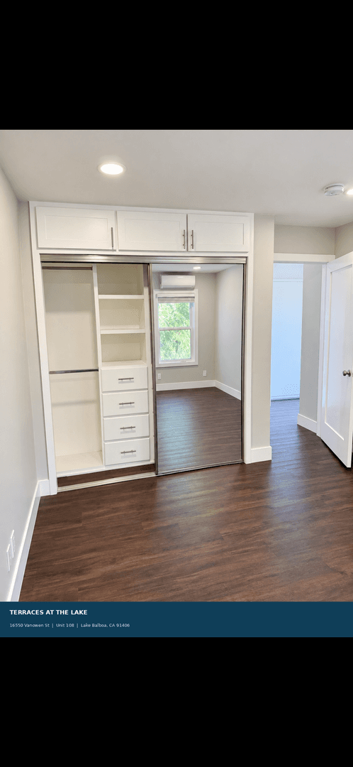 Lake Balboa Apartment: 16550 Vanowen Street
