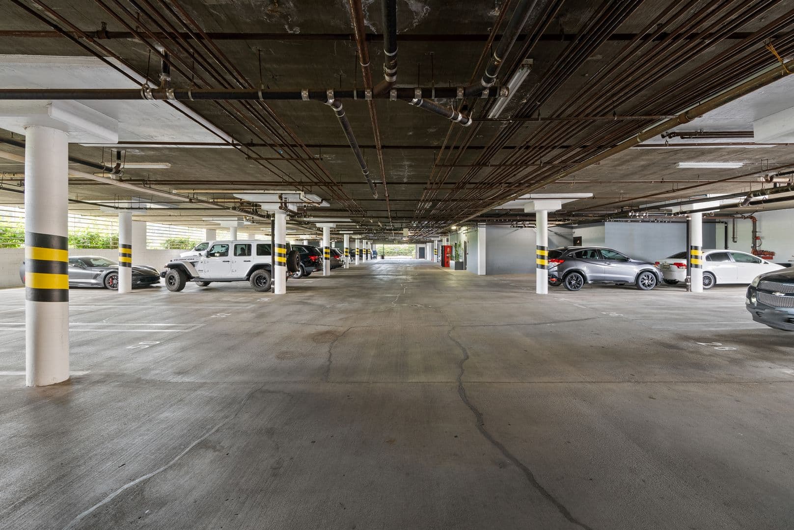 Lake Balboa Apartment: 16550 Vanowen Street