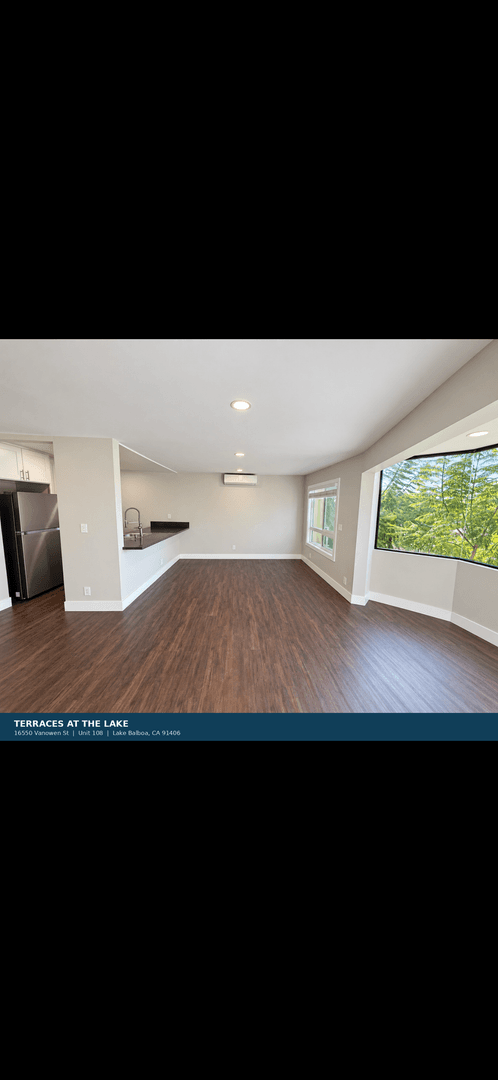 Lake Balboa Apartment: 16550 Vanowen Street
