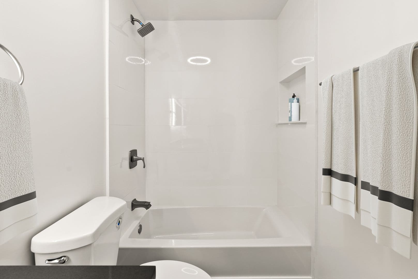 Lake Balboa Apartment: 16550 Vanowen Street