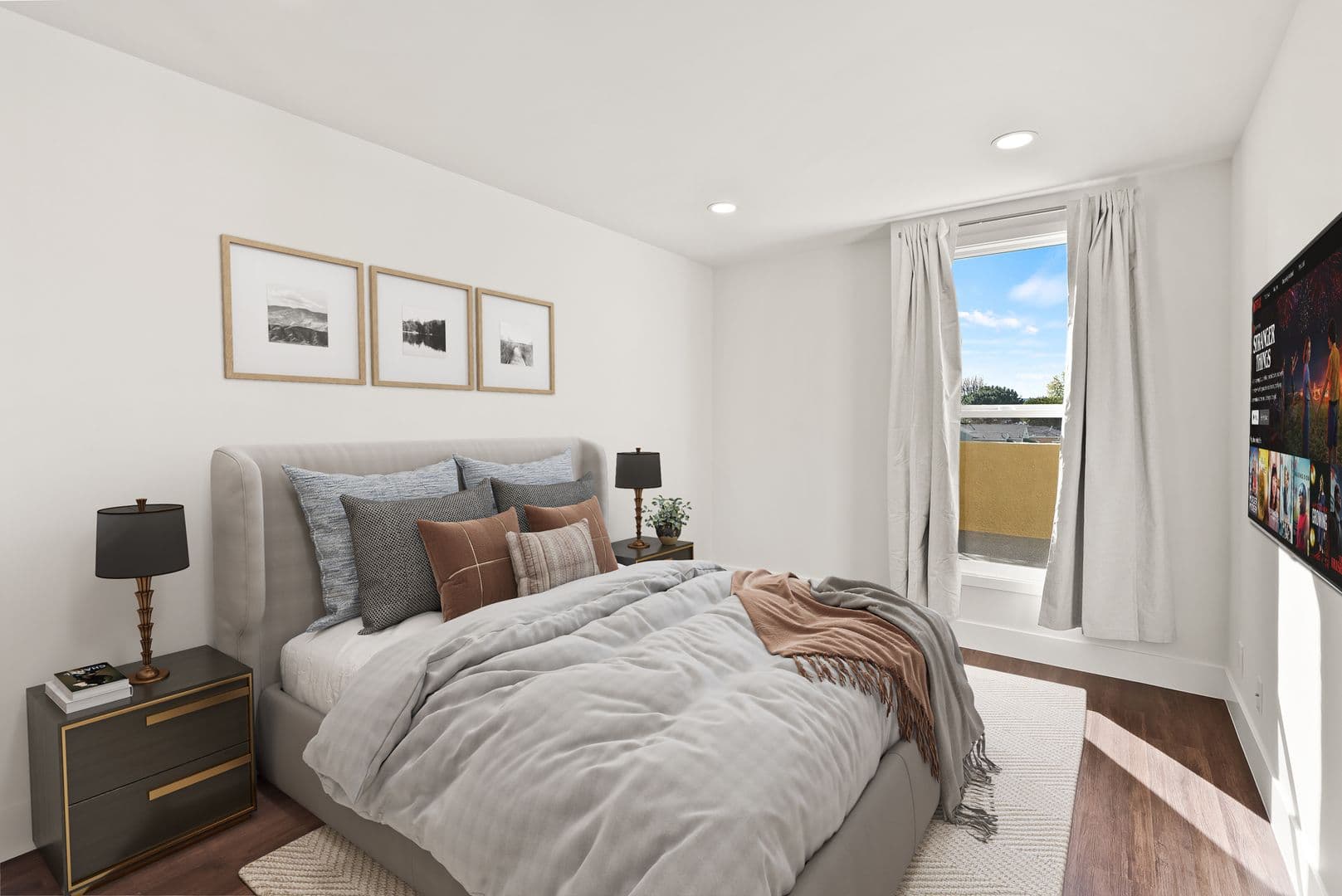 Lake Balboa Apartment: 16550 Vanowen Street