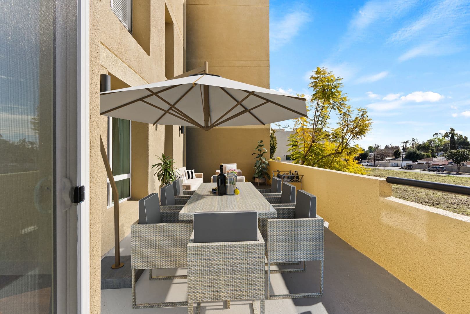 Lake Balboa Apartment: 16550 Vanowen Street
