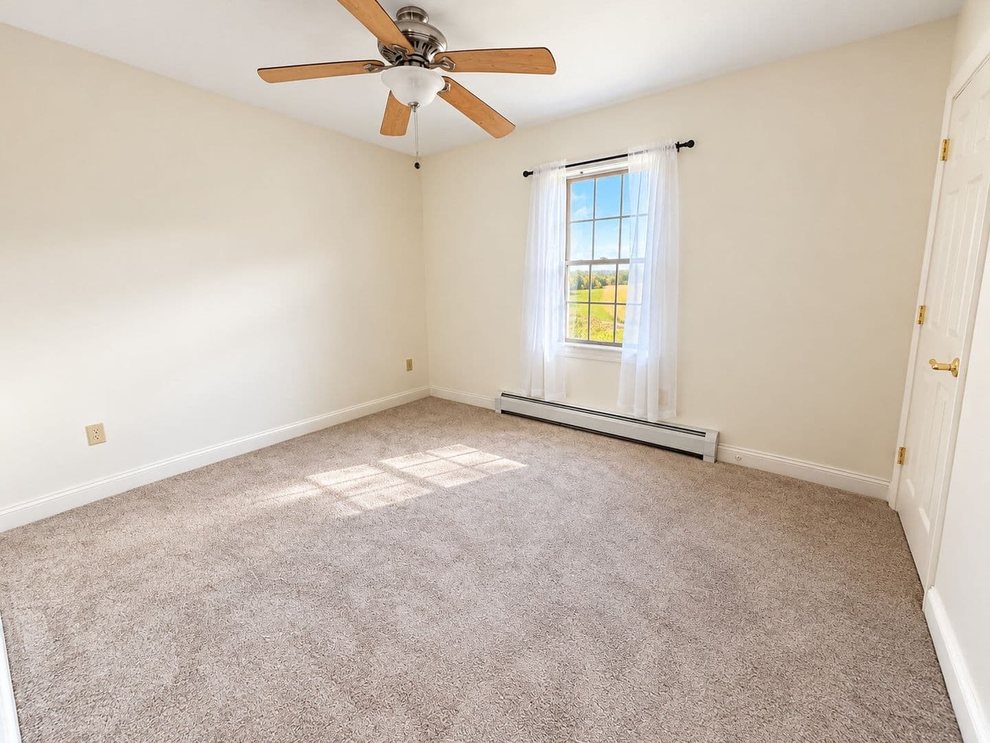 East Dummerston Apartment: 93 Winter Bell Dr.
