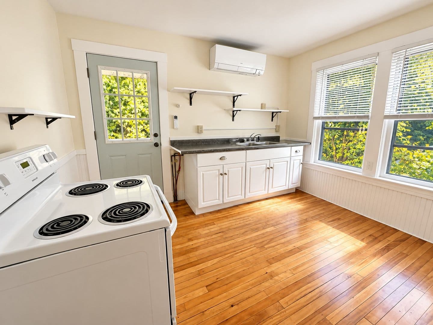 Brattleboro Apartment: 37 Clark Street