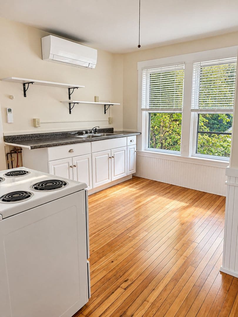 Brattleboro Apartment: 37 Clark Street