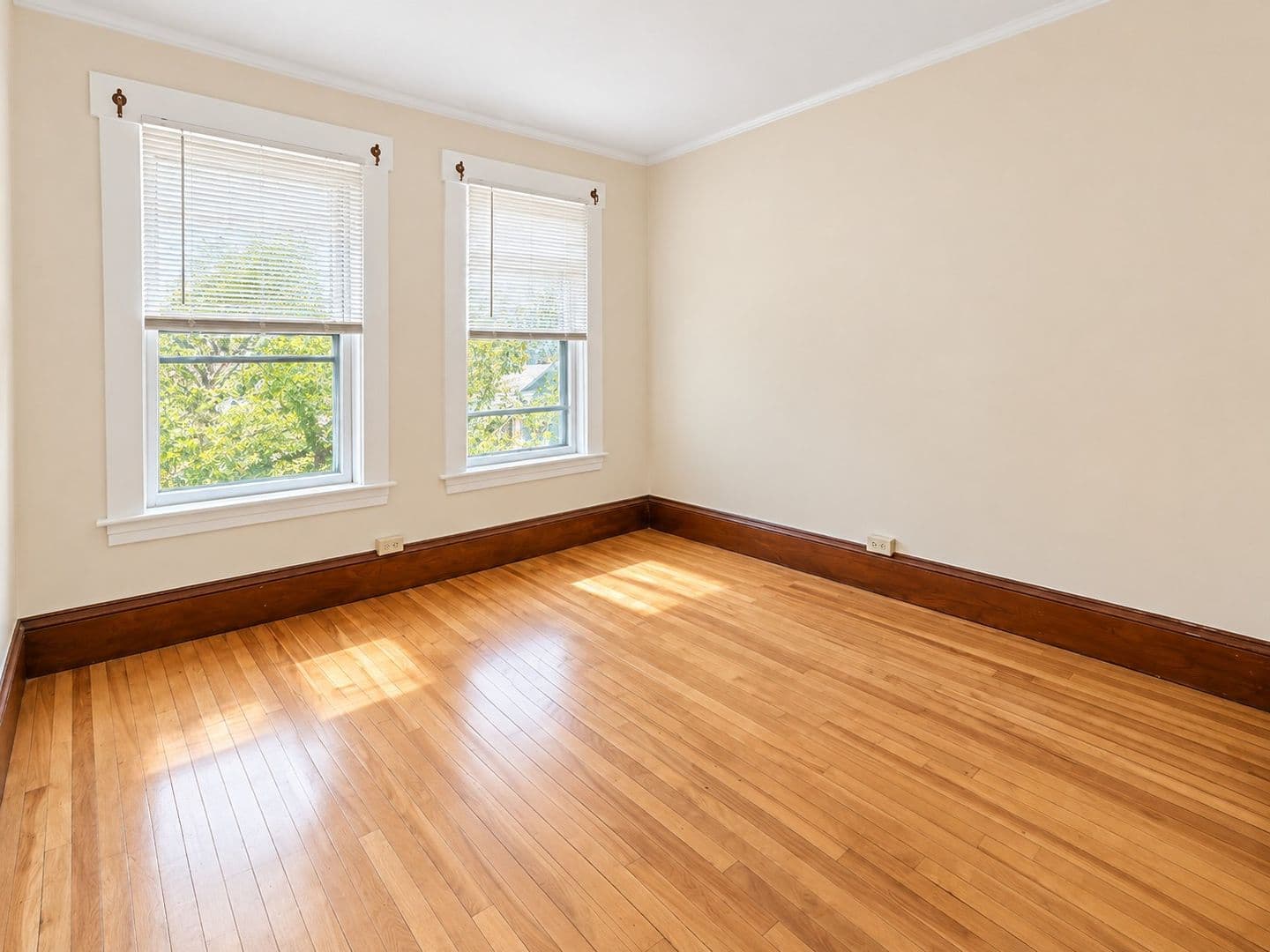 Brattleboro Apartment: 37 Clark Street