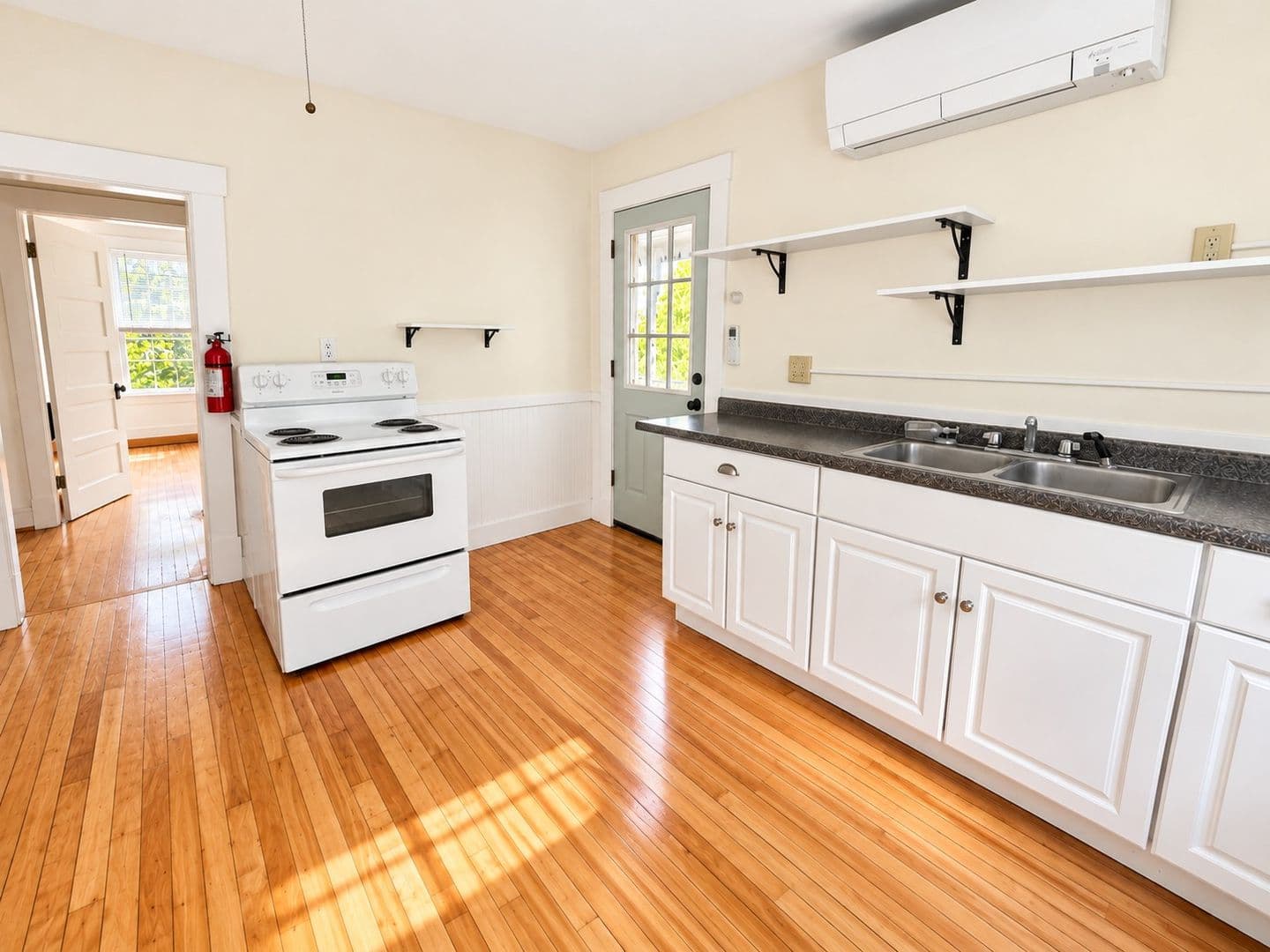 Brattleboro Apartment: 37 Clark Street