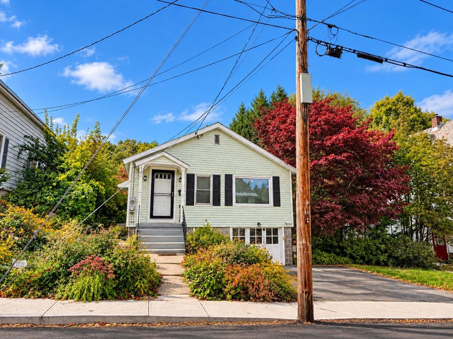 Brattleboro House: 33 Oak Grove Ave