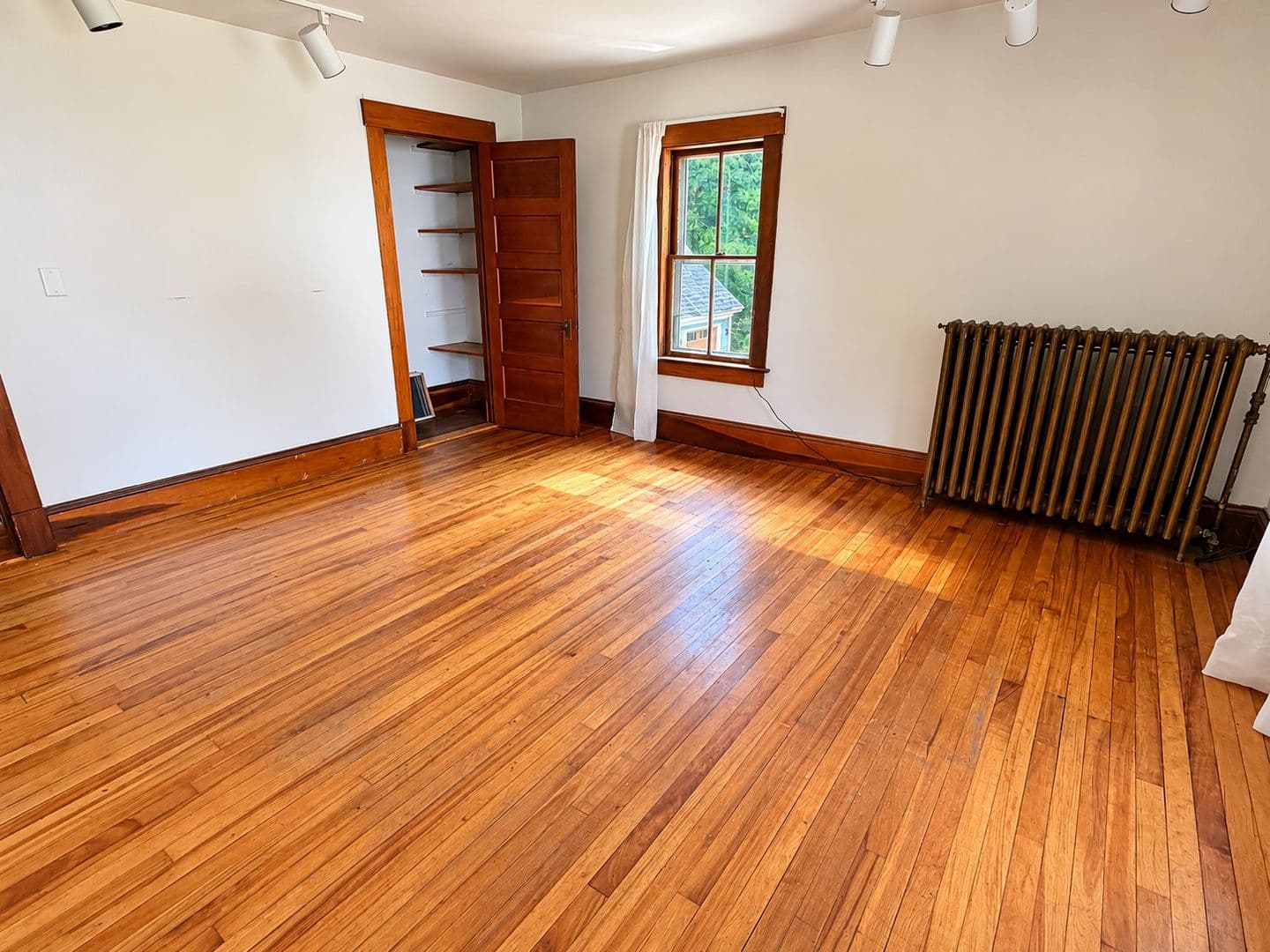 Brattleboro Apartment: 58 Oak Street