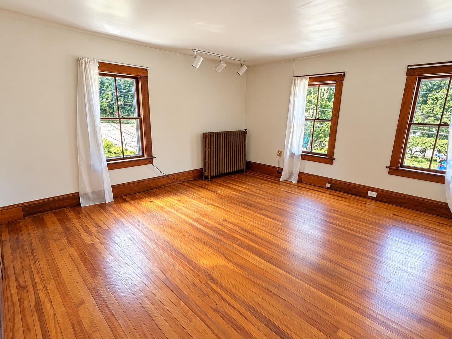 Brattleboro Apartment: 58 Oak Street