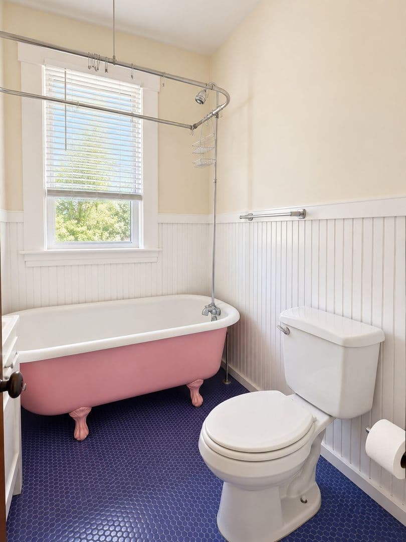 Brattleboro Apartment: 37 Clark Street